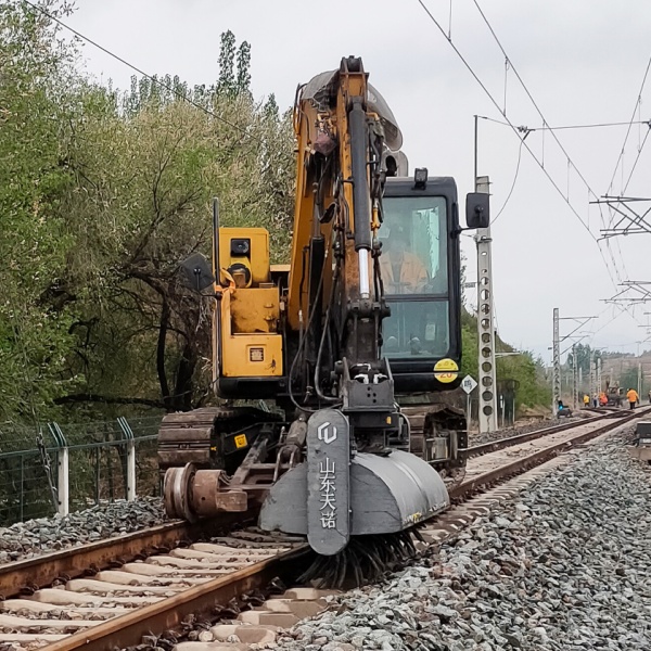 Машина для подметания железнодорожных путей Машина для подметания железнодорожных путей