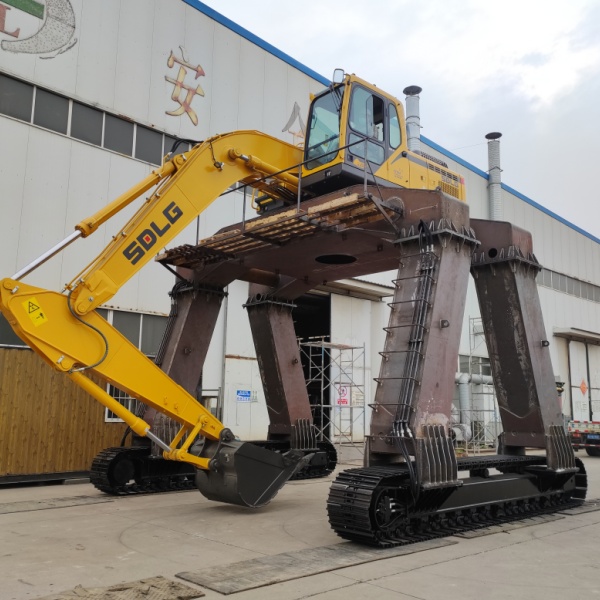 Разгрузочный поезд экскаватор длинные ноги Разгрузочный поезд экскаватор длинные ноги