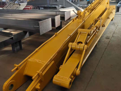 Длинная стрела экскаватора