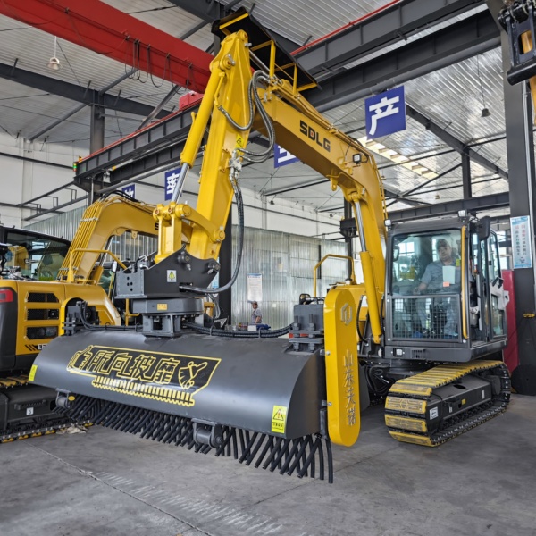 Машина для подметания железнодорожных путей Машина для подметания железнодорожных путей