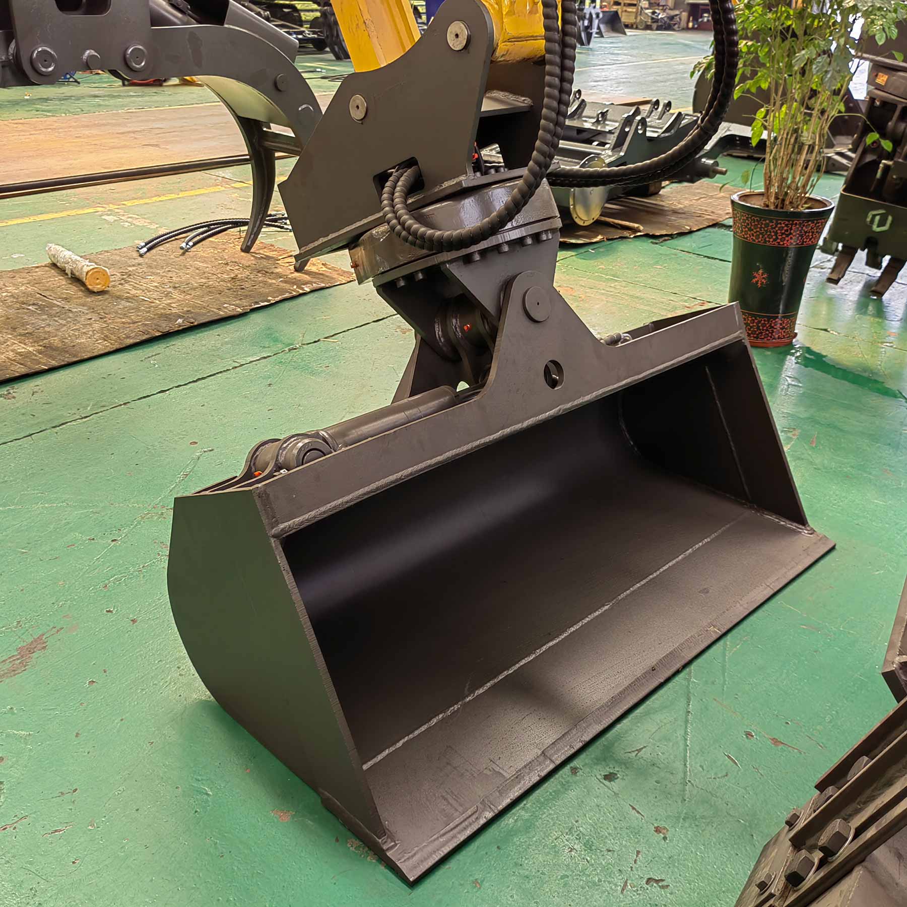 Поворотный планировочный ковш