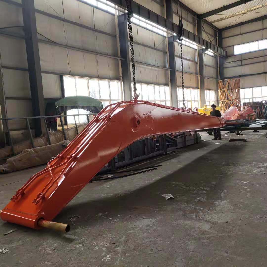 удлинённая стрела экскаватора