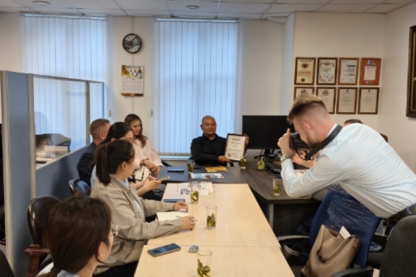 1749609216858361.jpg 52885.jpg