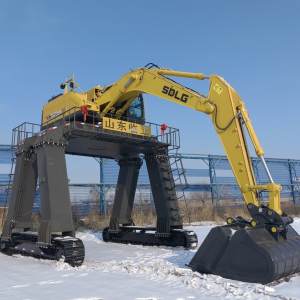Разгрузочный поезд экскаватор длинные ноги Разгрузочный поезд экскаватор длинные ноги
