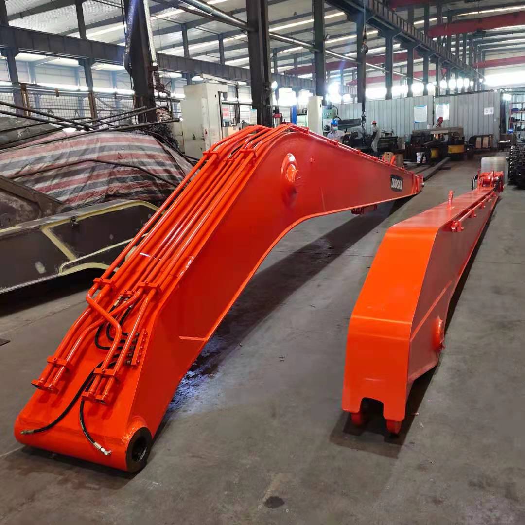 Длинная стрела экскаватора