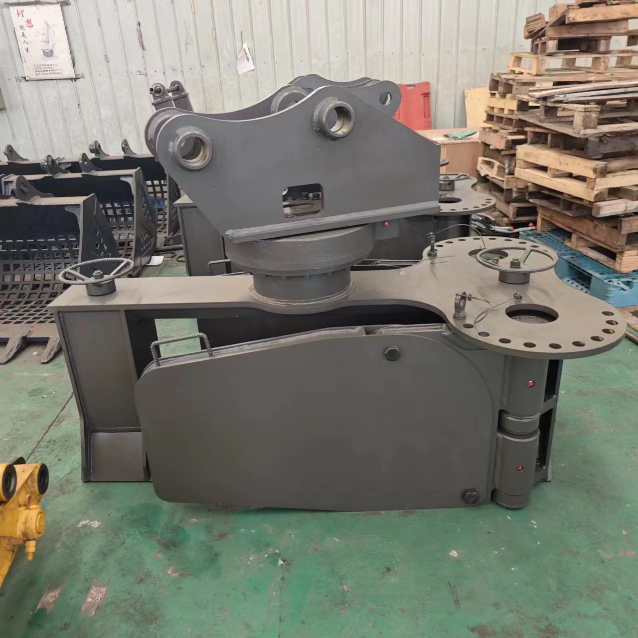 Железнодорожный экскаватор с балластным плугом Железнодорожный экскаватор с балластным плугом