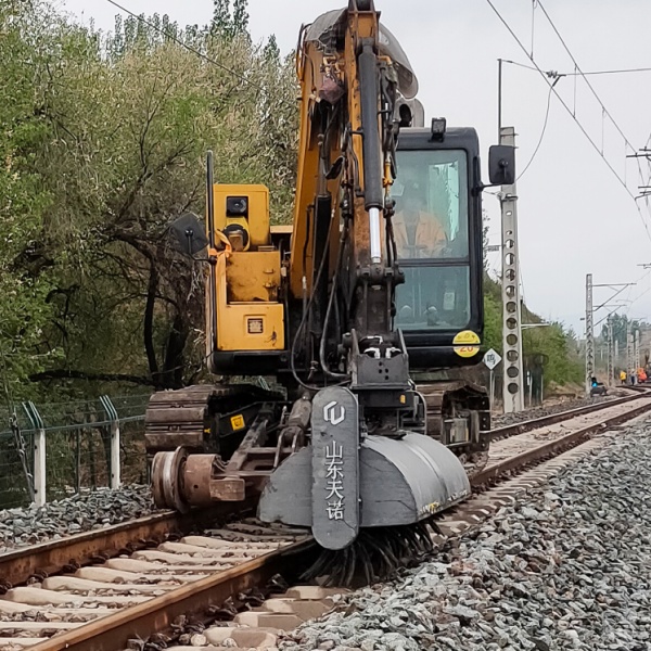 Машина для подметания железнодорожных путей