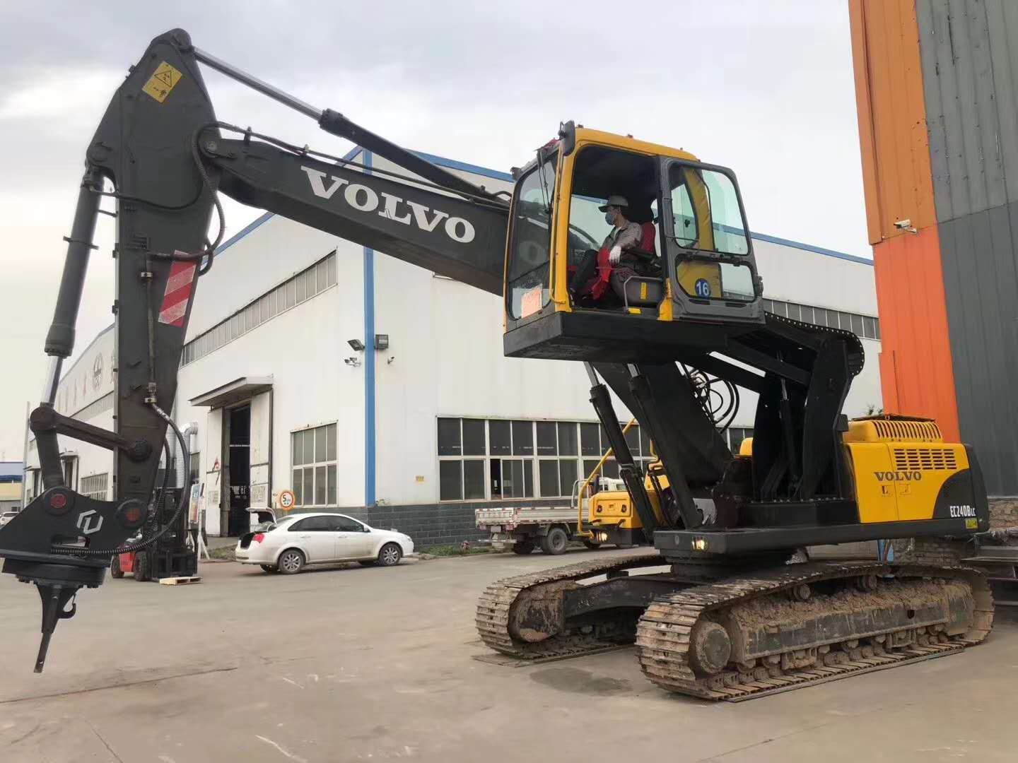 Кабина подъема экскаватора Кабина подъема экскаватора