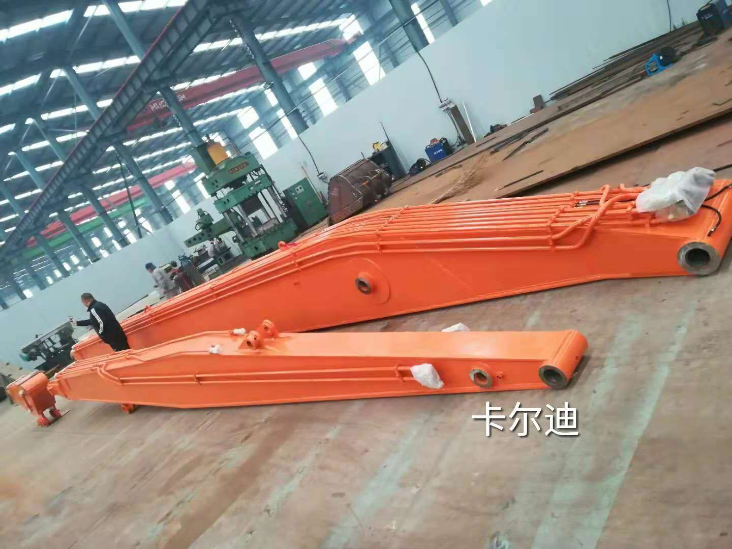 Долгодоступные бумы для экскаваторов Hitachi