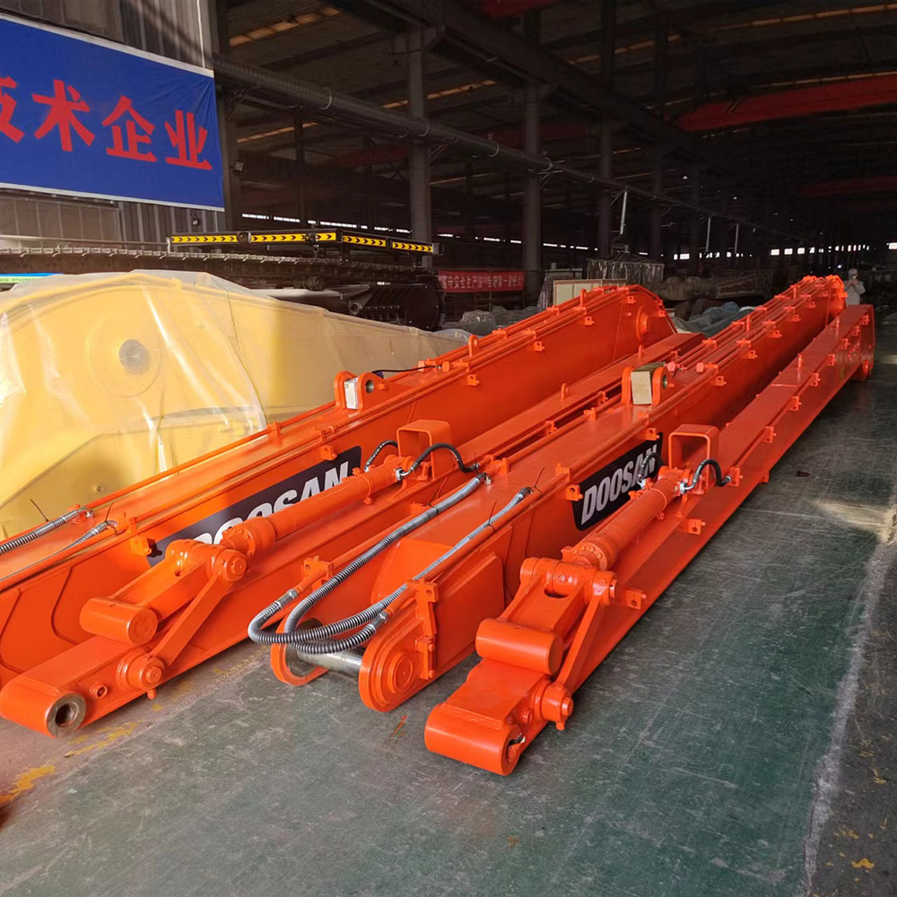 удлинённая стрела экскаватора