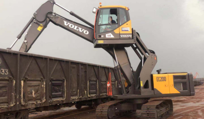 Экскаватор CASE 240 с подъемной кабиной – индивидуальное решение для железнодорожной разгрузки