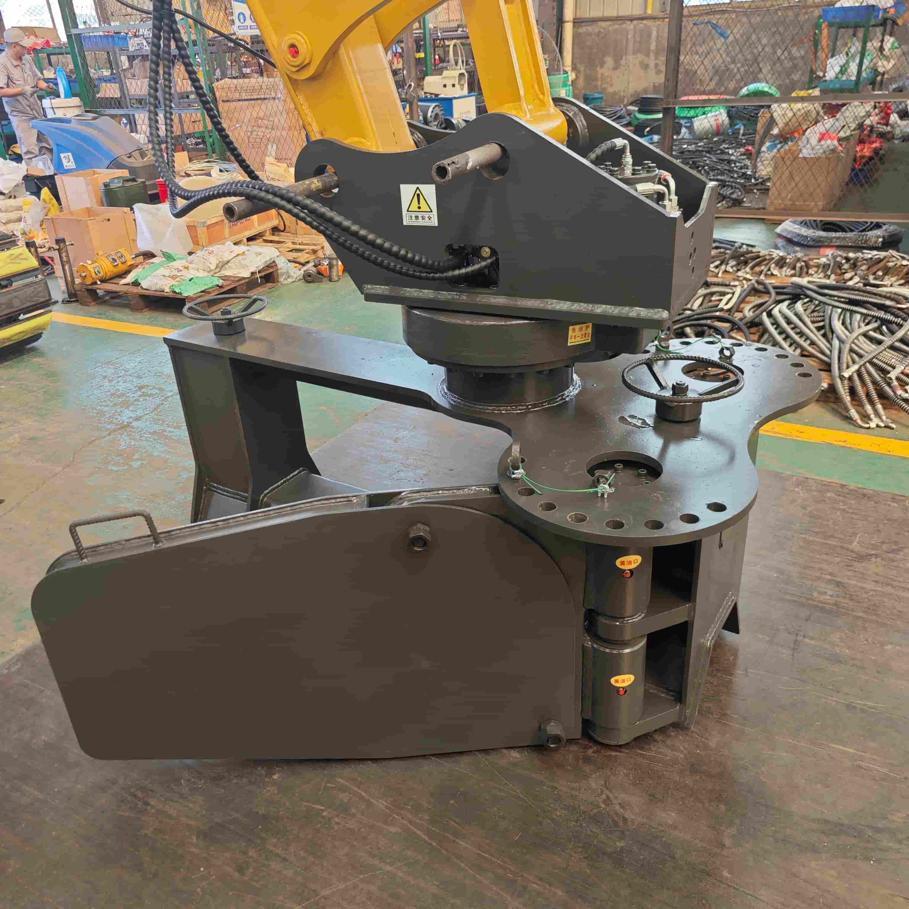 Железнодорожный экскаватор с балластным плугом Железнодорожный экскаватор с балластным плугом