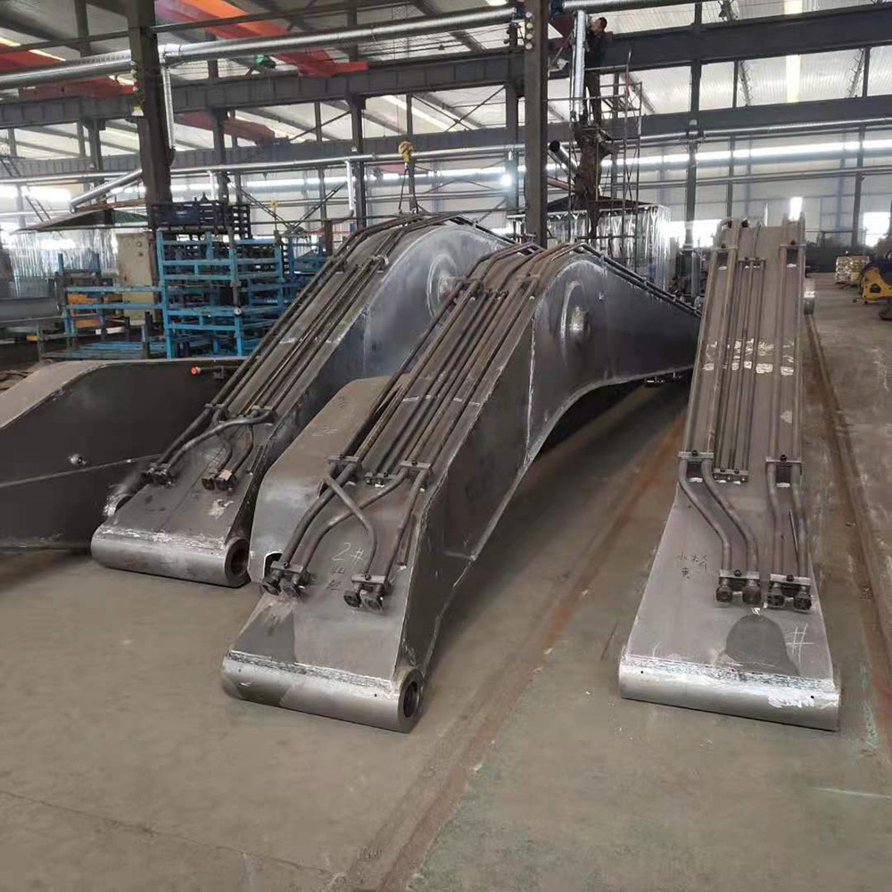 удлинённая стрела экскаватора