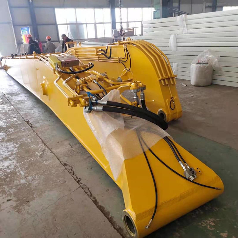 Экскаватор с захватом для стального лома